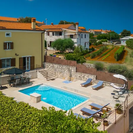 House Casa Alberta * 罗维尼村