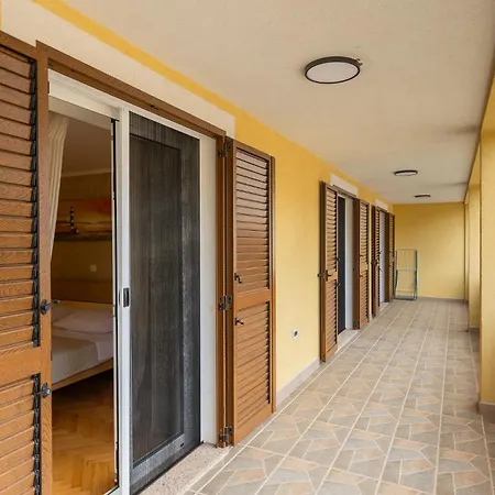 度假居 House Casa Alberta 罗维尼村