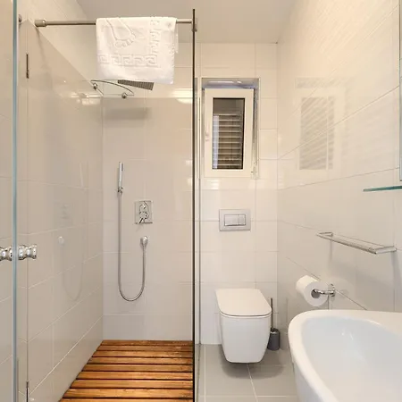 House Casa Alberta * 罗维尼村